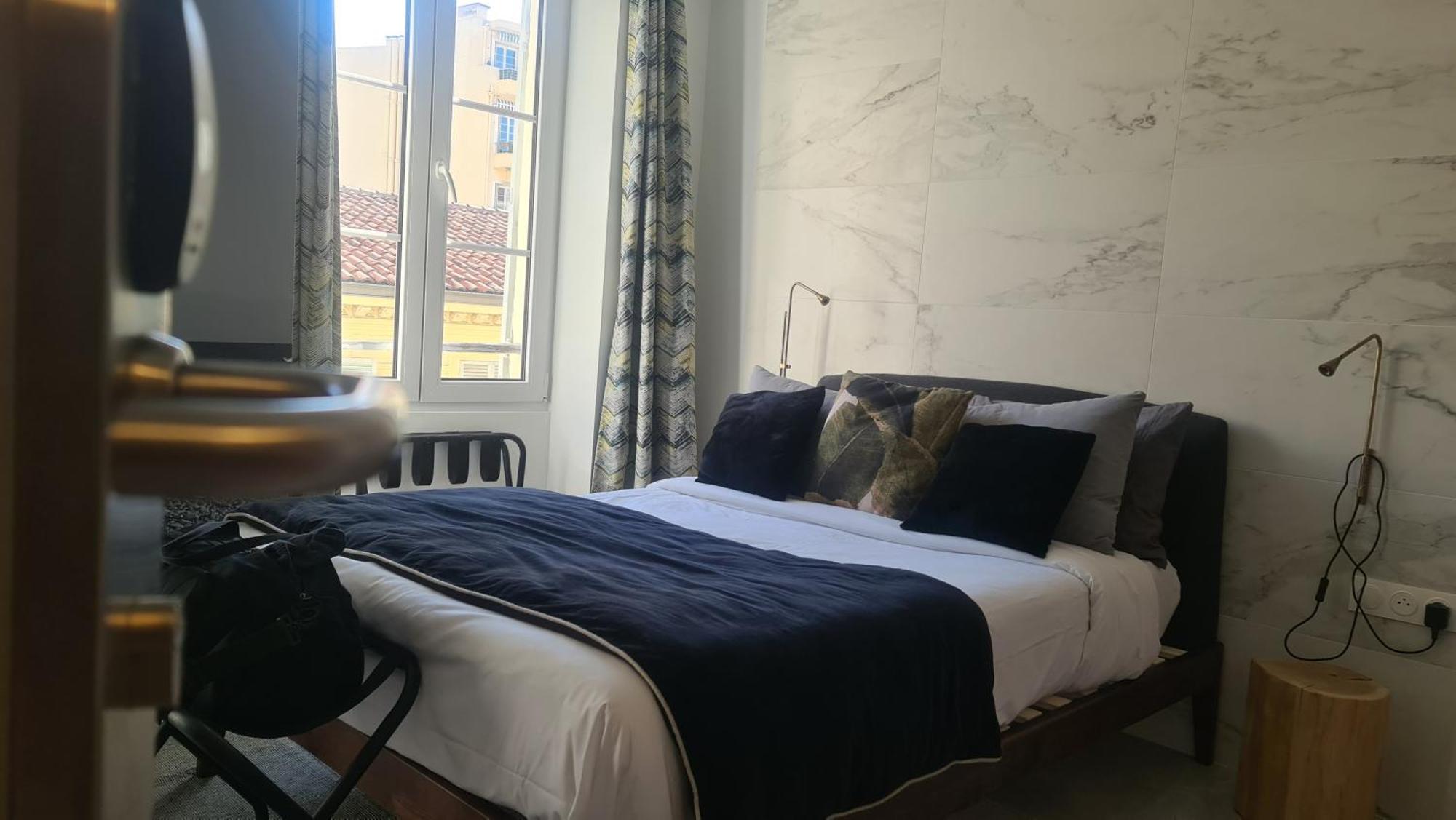 Le Petit Trianon Et Le Charme Des Suites Nice Bagian luar foto